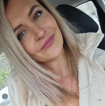 26  ans, Femme