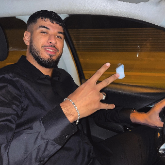 32  ans, Homme